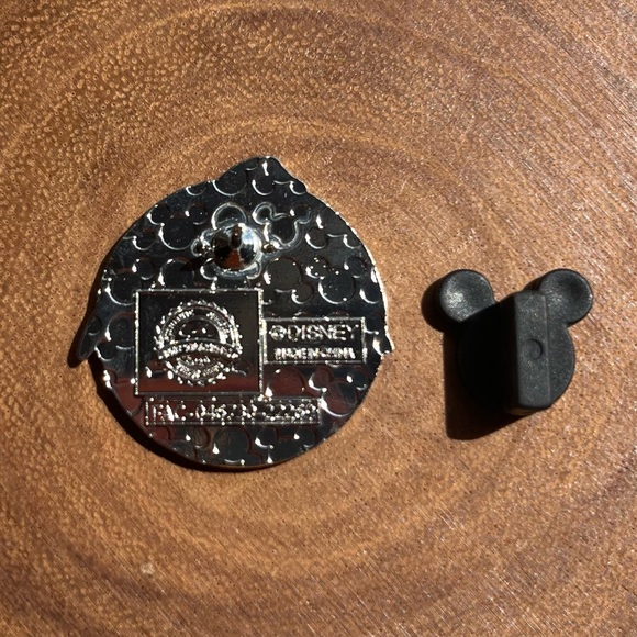 Disney Parks Pin Emperor's New Groove Yzma & Kuzco 2 Trading Pins Set - Picture 6 of 7